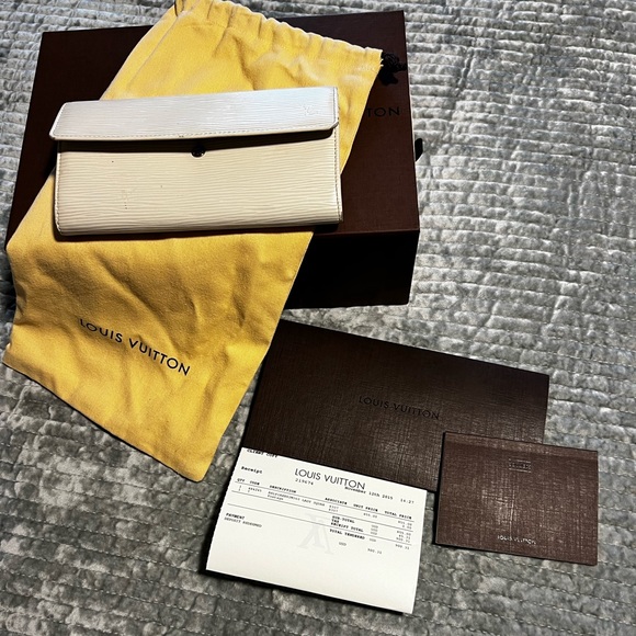 Authentic Louis Vuitton cream Epi leather bi fold wallet - Picture 2 of 6